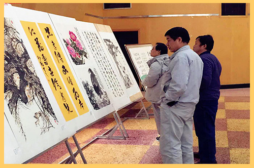 2018年1月(yuè)，西柏坡發電公司(sī)舉辦第三(sān)屆迎新書畫展 曲沃县地址1hg16特別，員工們以筆墨表情達(dá)意，以(yǐ)書(shū)畫靜(jìng)心舒(shū)懷.jpg